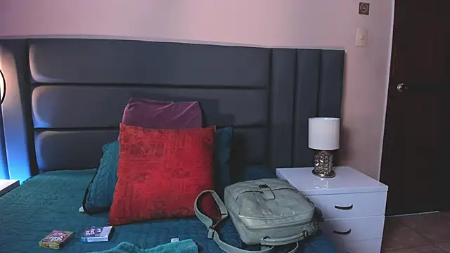 AlissaNix online show from November 12, 2025, 1:21 am