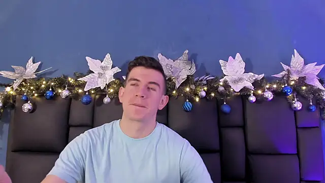 MikaelSlow online show from December 4, 2025, 3:38 am