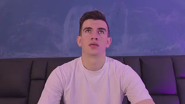 MikaelSlow online show from April 1, 2026, 4:14 am