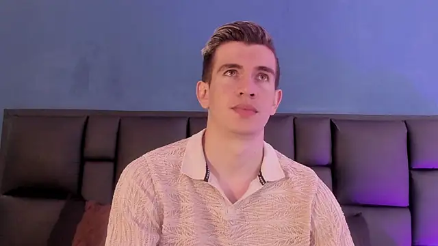 MikaelSlow online show from February 8, 2026, 4:43 am