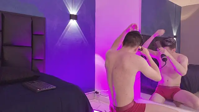 MikaelSlow online show from March 26, 2026, 4:33 am