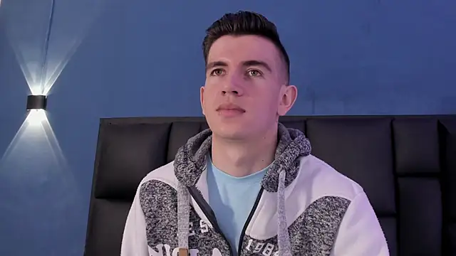 MikaelSlow online show from November 7, 2025, 4:06 am