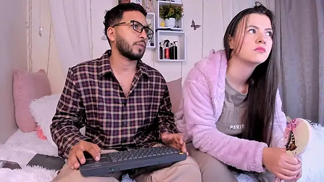 Idara and Edahi01 online show from March 22, 2025, 11:42 pm