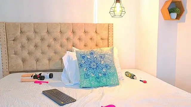 Anya Texas online show from October 25, 2025, 7:58 pm