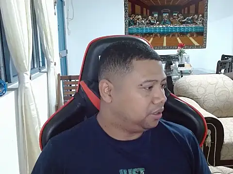 Hoowar2012 online show from November 3, 2025, 12:38 am