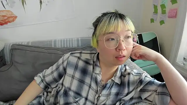 Snapshot of luxgray chatting on June 3, 2026, 7:51 pm luxgray online show from June 3, 2026, 7:51 pm