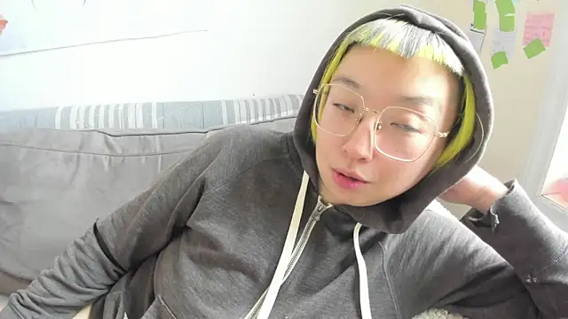 Snapshot of luxgray chatting on March 8, 2026, 6:11 pm luxgray online show from March 8, 2026, 6:11 pm