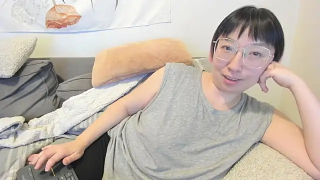 Snapshot of luxgray chatting on February 2, 2026, 12:20 am luxgray online show from February 2, 2026, 12:20 am