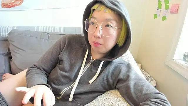 Snapshot of luxgray chatting on March 28, 2026, 8:10 pm luxgray online show from March 28, 2026, 8:10 pm