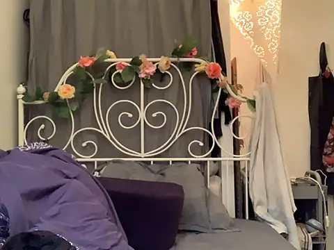 Snapshot of BuziCycki chatting on January 6, 2025, 7:45 pm BuziCycki online show from January 6, 2025, 7:45 pm