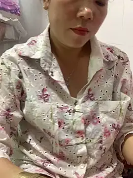 Snapshot of Baby-bigtits chatting on October 31, 2025, 3:25 am Baby-bigtits online show from October 31, 2025, 3:25 am