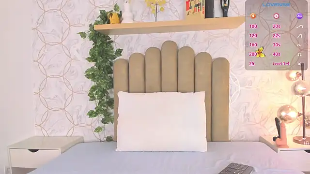 Snapshot of Roma__love chatting on October 20, 2025, 12:27 pm Roma love online show from October 20, 2025, 12:27 pm