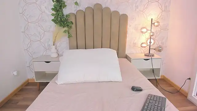 Snapshot of Roma__love chatting on November 30, 2025, 12:06 pm Roma love online show from November 30, 2025, 12:06 pm