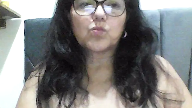 kassandra02 online show from October 26, 2025, 3:07 am