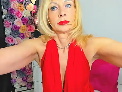 CrystalHotty online show from March 12, 2026, 4:22 pm