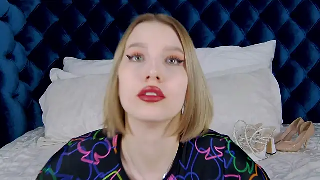 LiliLinn online show from February 22, 2025, 12:29 pm