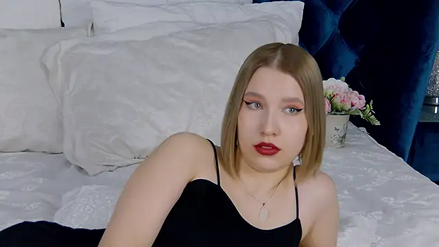 LiliLinn online show from February 27, 2025, 8:13 am