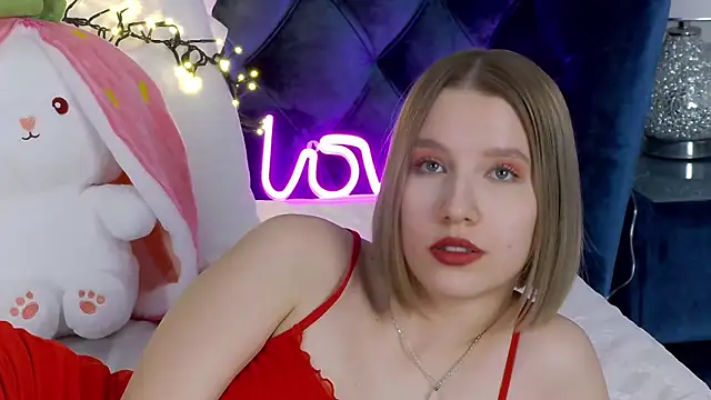 LiliLinn online show from March 3, 2025, 7:24 am