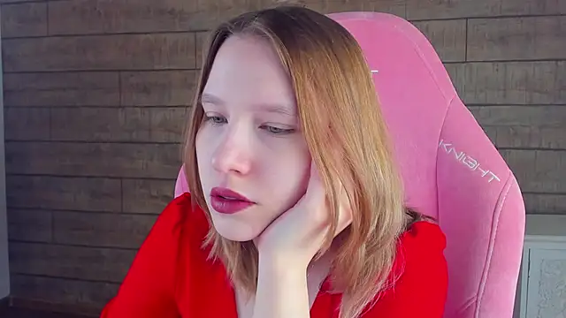 LiliLinn online show from March 28, 2026, 5:41 am