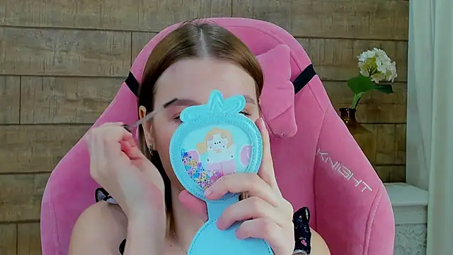 LiliLinn online show from October 21, 2025, 4:12 am