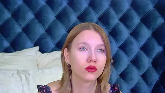 LiliLinn online show from November 29, 2025, 4:56 am