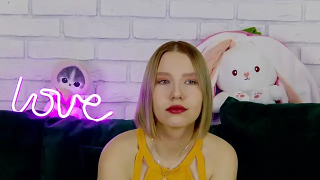 LiliLinn online show from March 5, 2025, 4:45 am