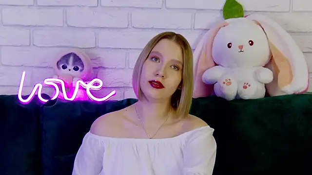 LiliLinn online show from March 5, 2025, 11:28 am