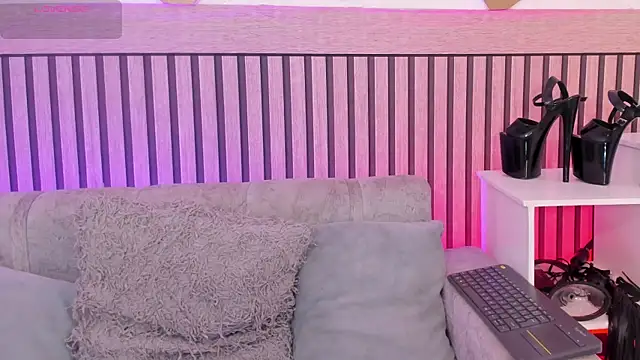 NinaInk online show from June 26, 2026, 5:52 pm