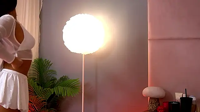 AlmaLuv online show from March 11, 2026, 4:06 am