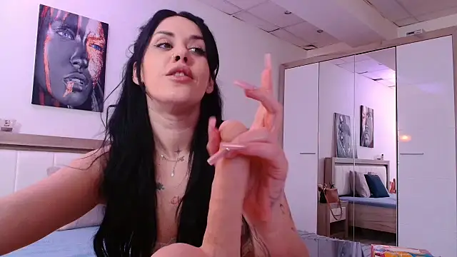 LaylaCruzRose online show from February 18, 2025, 9:43 am