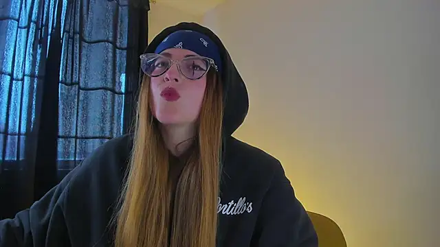 Snapshot of tekila__ chatting on March 15, 2025, 7:48 pm tekila online show from March 15, 2025, 7:48 pm