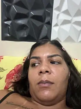 Snapshot of Indiazinhax chatting on February 5, 2026, 2:40 am Indiazinhax online show from February 5, 2026, 2:40 am