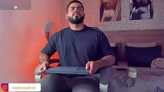 Snapshot of noah_crux chatting on October 23, 2025, 8:29 pm noah crux online show from October 23, 2025, 8:29 pm