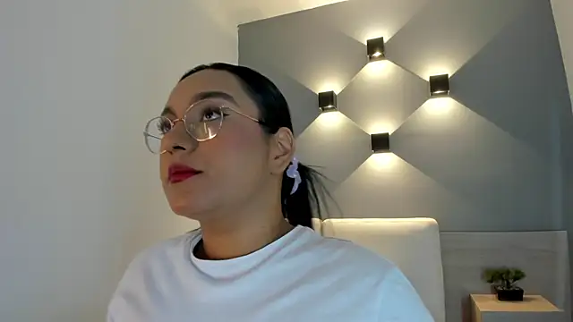 ellamontoya online show from October 27, 2025, 12:39 pm