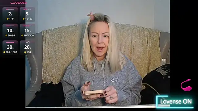 Angelamariexox online show from October 21, 2025, 4:50 pm