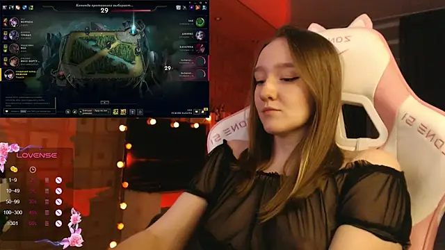 MoonlishSiren online show from October 24, 2025, 8:08 pm