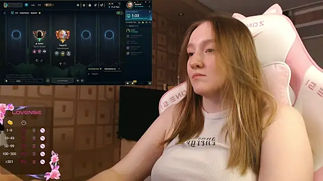 MoonlishSiren online show from October 19, 2025, 8:55 pm