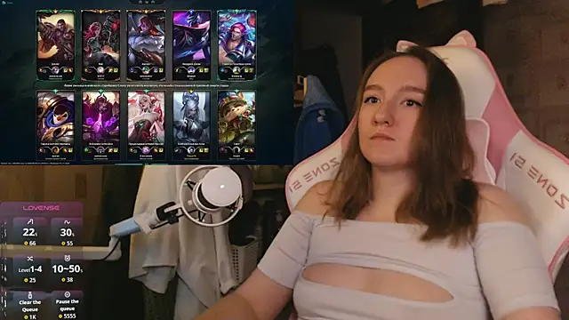 MoonlishSiren online show from April 11, 2026, 8:23 pm