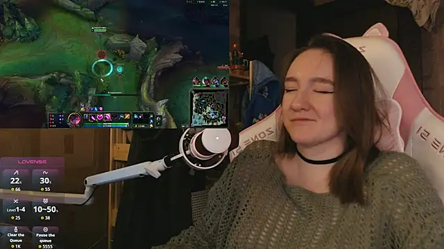 MoonlishSiren online show from March 30, 2026, 9:27 pm