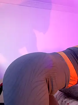 ValenGray online show from November 6, 2025, 12:53 pm