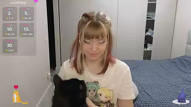 Snapshot of HermioneHHH chatting on October 8, 2025, 7:25 pm HermioneHHH online show from October 8, 2025, 7:25 pm