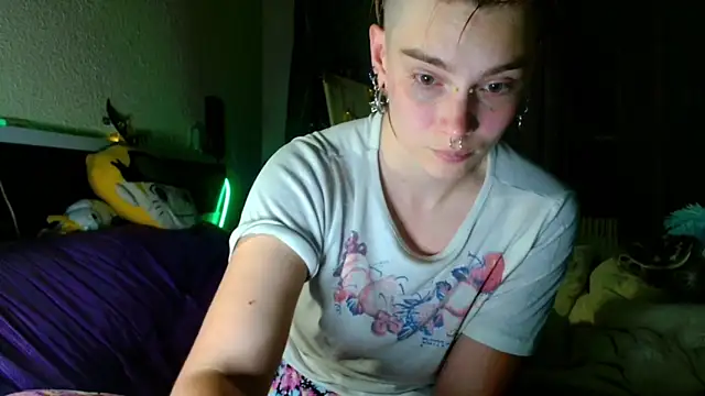 Sophie Bell online show from May 17, 2026, 8:09 pm