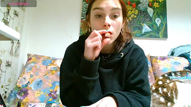 Sophie Bell online show from March 9, 2025, 6:21 pm