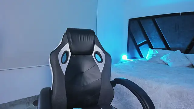 MelodyBliss online show from October 27, 2025, 4:13 am