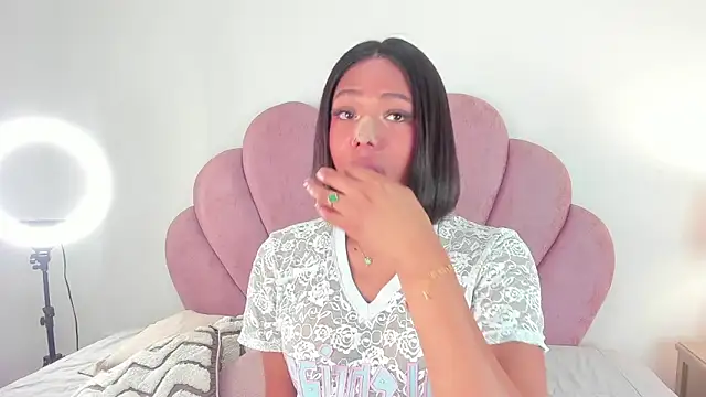 Nicole Paradise online show from November 5, 2025, 12:30 pm