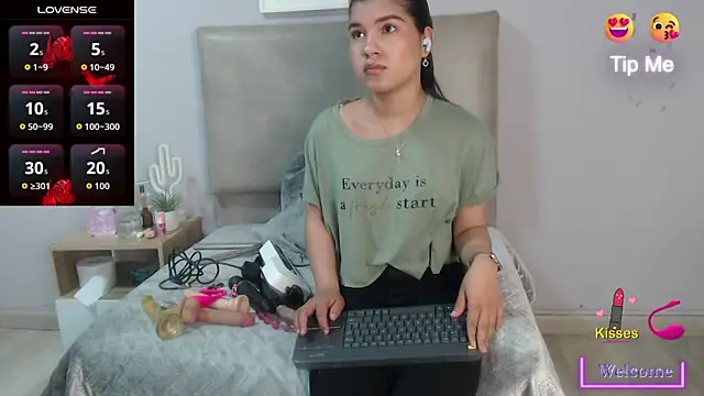 SophiaMeyerst online show from July 9, 2026, 2:49 pm