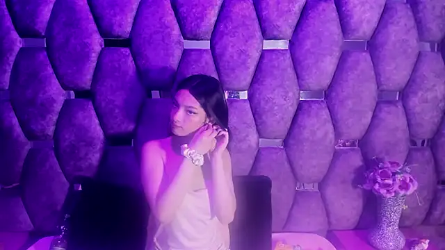 Snapshot of Aurora_18 chatting on October 22, 2025, 2:27 pm Aurora 18 online show from October 22, 2025, 2:27 pm