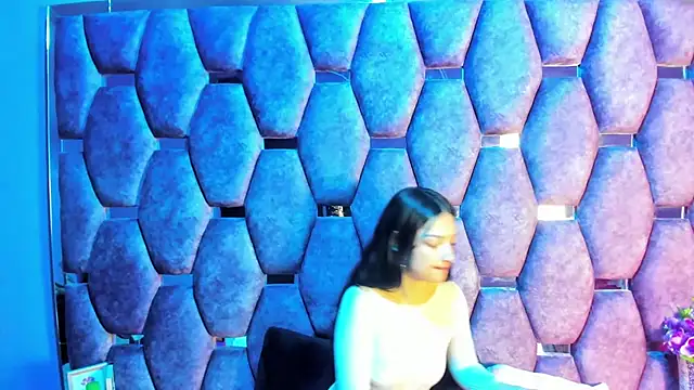 Snapshot of Aurora_18 chatting on October 10, 2025, 2:18 pm Aurora 18 online show from October 10, 2025, 2:18 pm