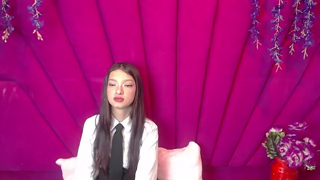 Snapshot of Aurora_18 chatting on April 8, 2026, 2:18 pm Aurora 18 online show from April 8, 2026, 2:18 pm