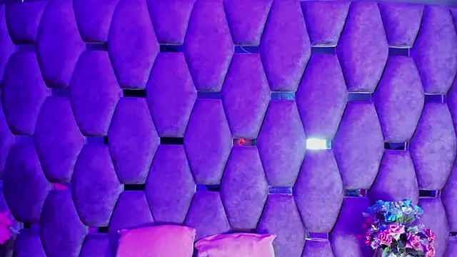 Snapshot of Aurora_18 chatting on December 22, 2025, 2:17 pm Aurora 18 online show from December 22, 2025, 2:17 pm